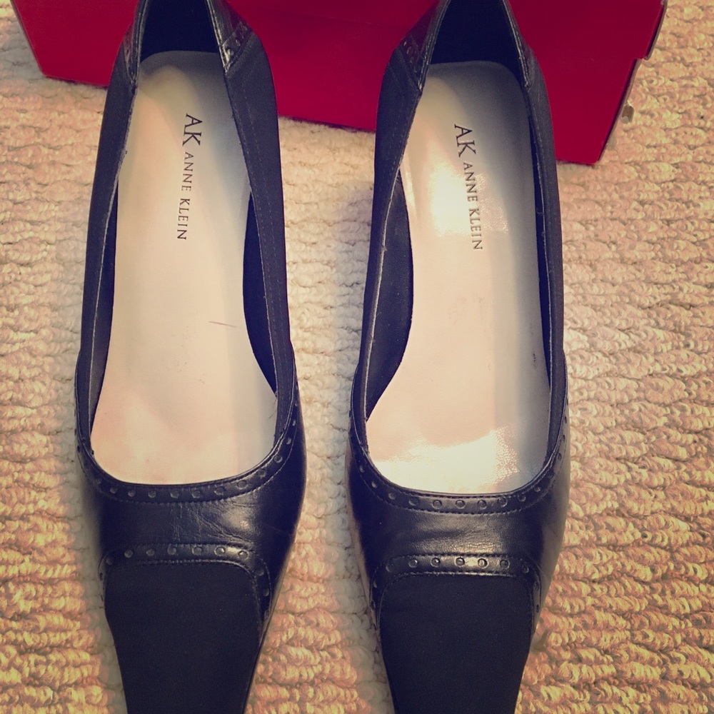 Anne Klein Dress Shoes 2 1/2” heels